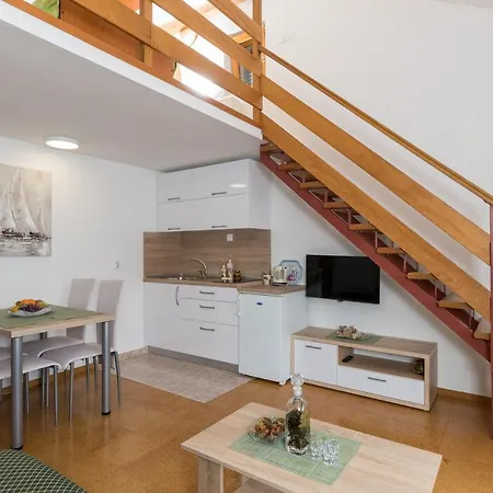 & Cina- Gallery One Bedroom With Balcony And Sea V...